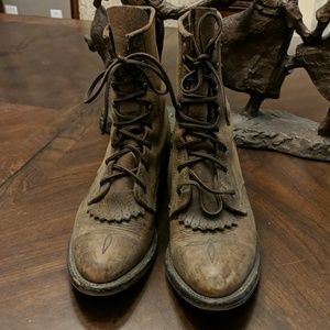 Ladies lace up roper